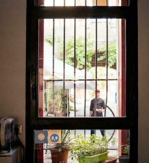 تختخواب و صبحانه Maison De Charme D Arles