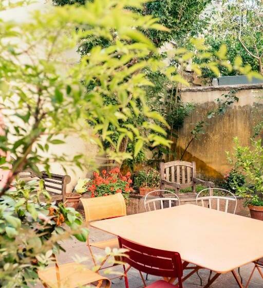 تختخواب و صبحانه Maison De Charme D Arles