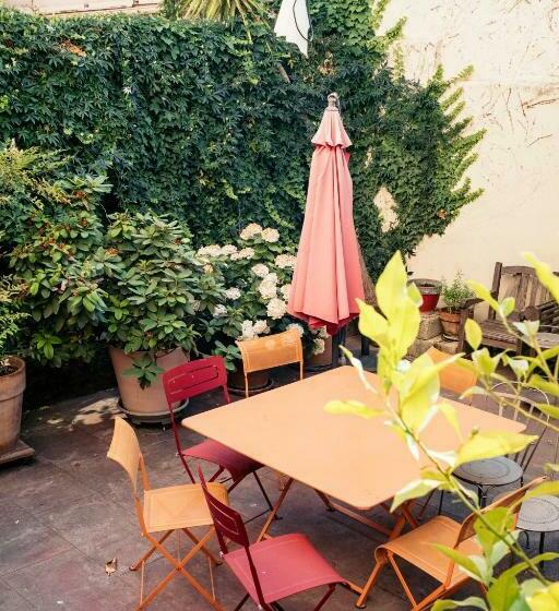 تختخواب و صبحانه Maison De Charme D Arles