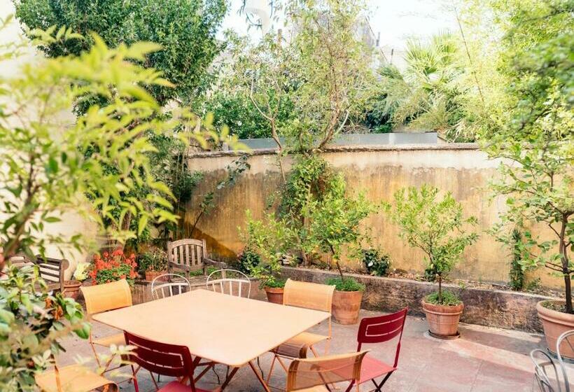 تختخواب و صبحانه Maison De Charme D Arles