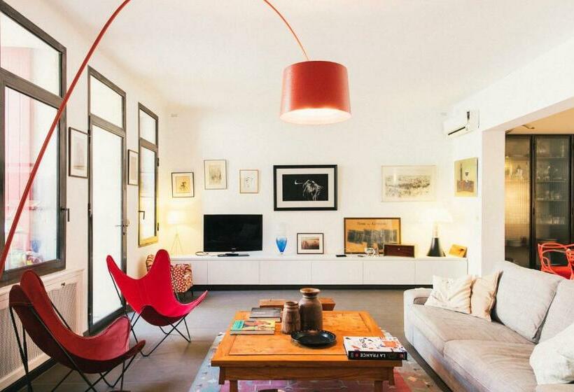 تختخواب و صبحانه Maison De Charme D Arles