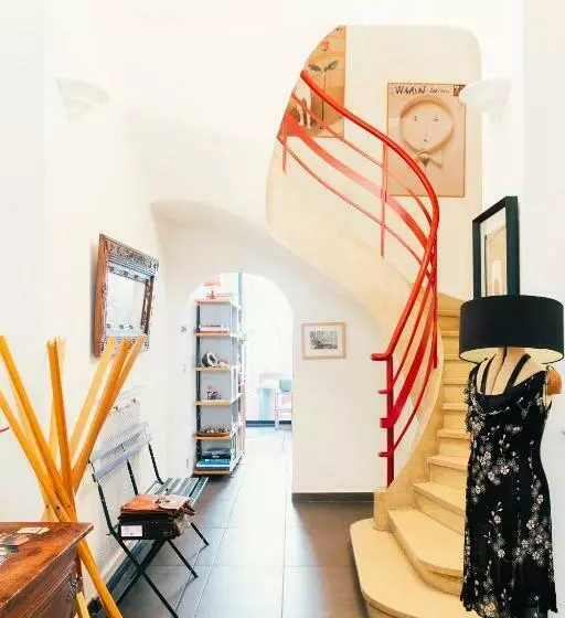 تختخواب و صبحانه Maison De Charme D Arles