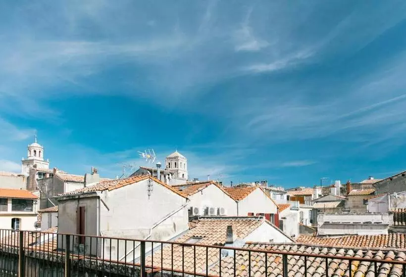 تختخواب و صبحانه Maison De Charme D Arles