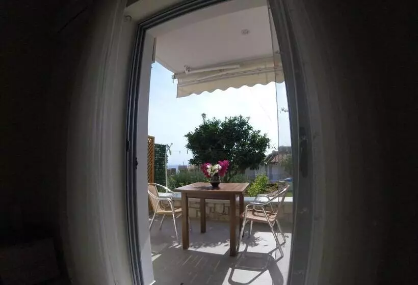 تختخواب و صبحانه Riviera Rooms