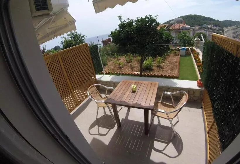 تختخواب و صبحانه Riviera Rooms