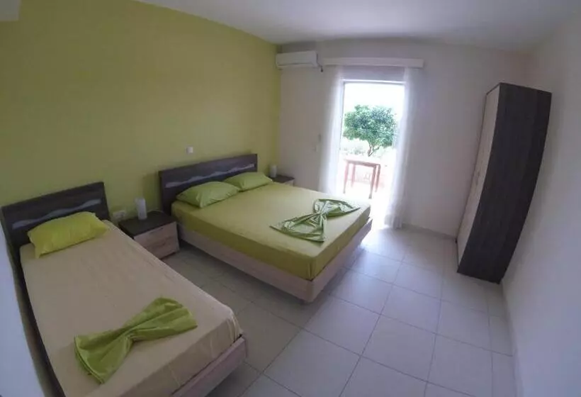تختخواب و صبحانه Riviera Rooms