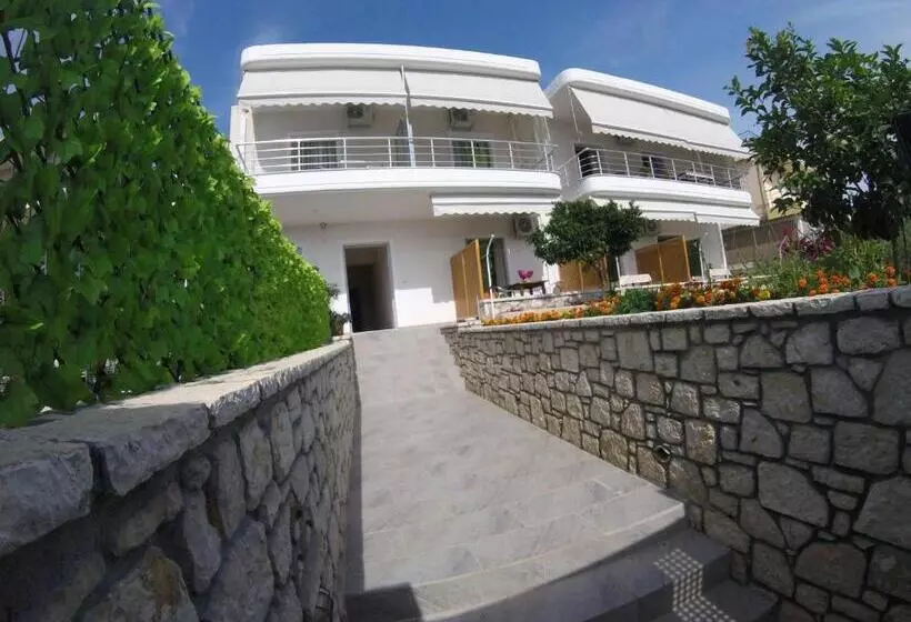 تختخواب و صبحانه Riviera Rooms