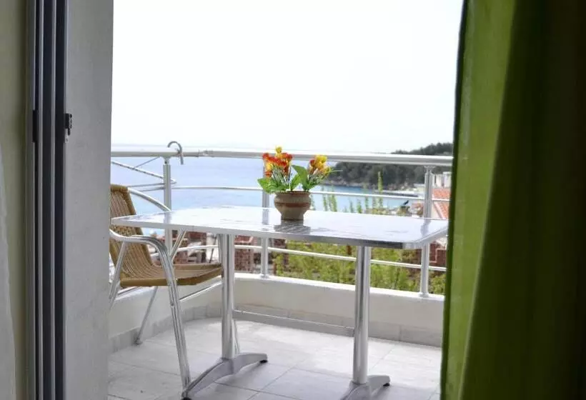 تختخواب و صبحانه Riviera Rooms