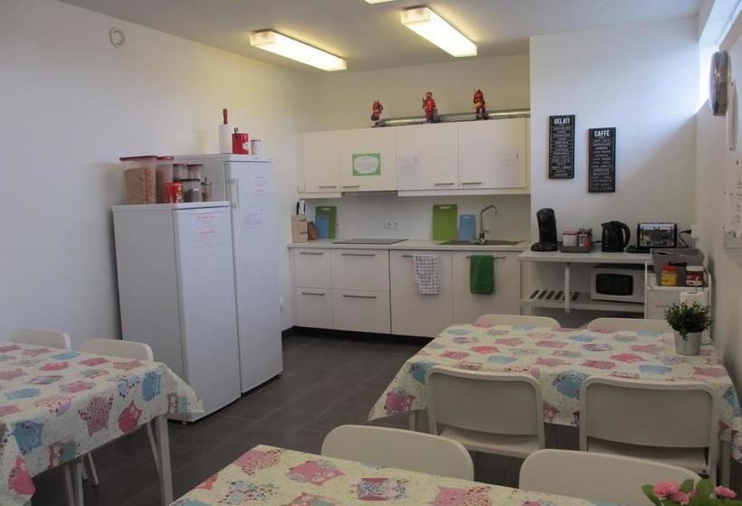 تختخواب و صبحانه Route 1 Guesthouse