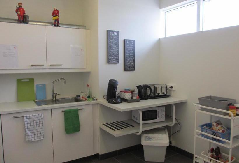 تختخواب و صبحانه Route 1 Guesthouse