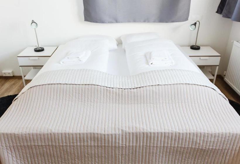 تختخواب و صبحانه Route 1 Guesthouse