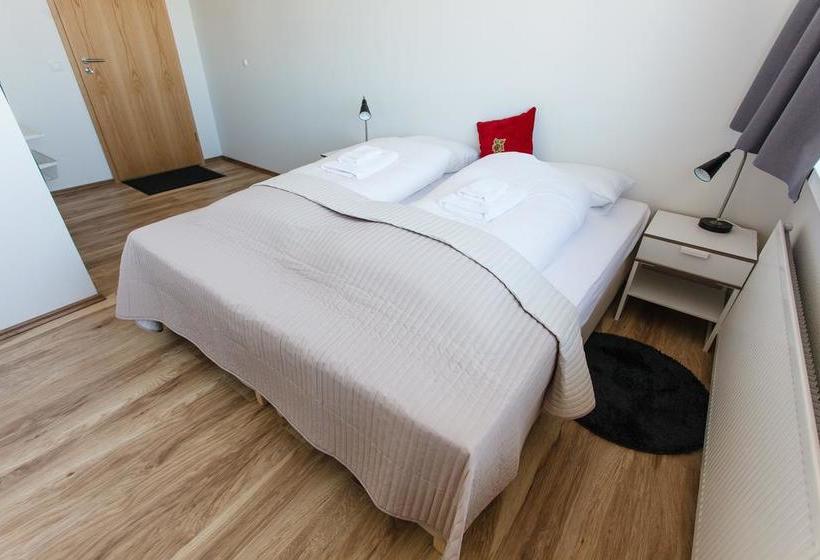 تختخواب و صبحانه Route 1 Guesthouse