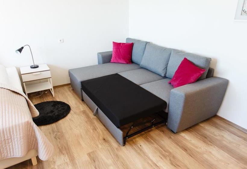 تختخواب و صبحانه Route 1 Guesthouse