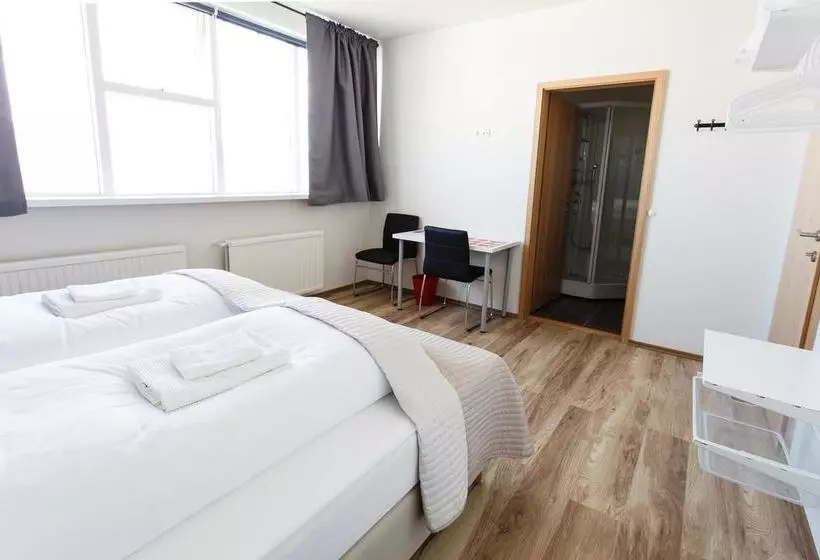 تختخواب و صبحانه Route 1 Guesthouse
