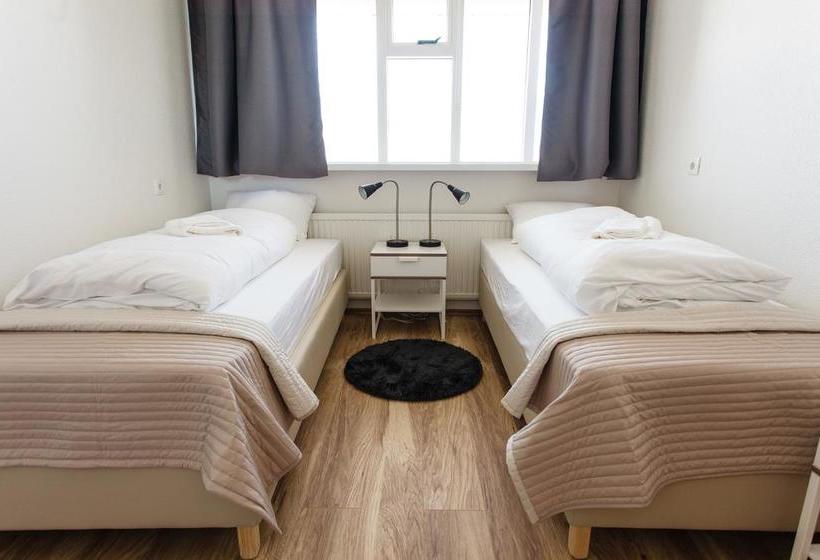 تختخواب و صبحانه Route 1 Guesthouse