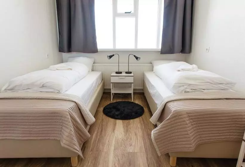 تختخواب و صبحانه Route 1 Guesthouse