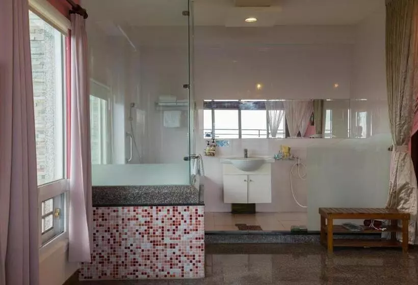 تختخواب و صبحانه Spray House