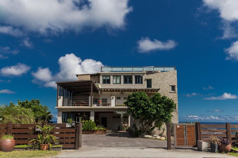 تختخواب و صبحانه Spray House