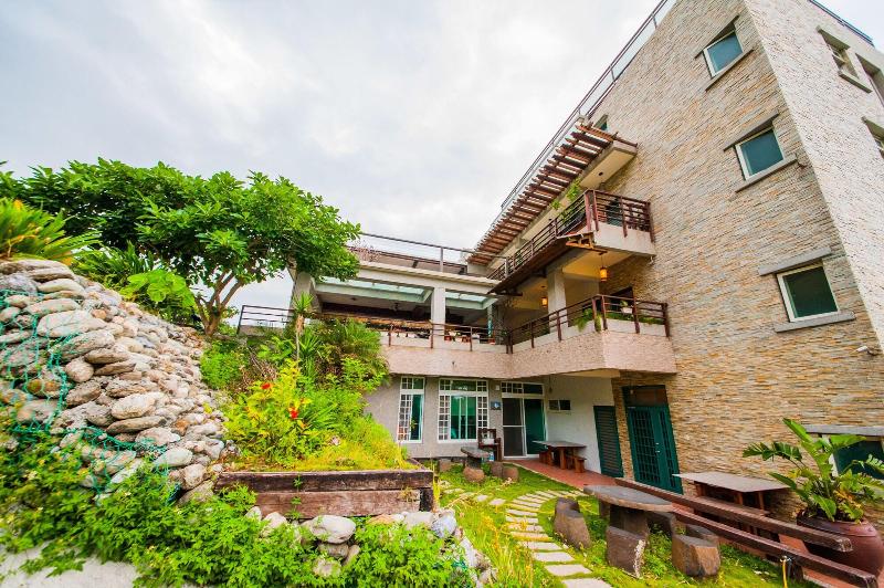 تختخواب و صبحانه Spray House