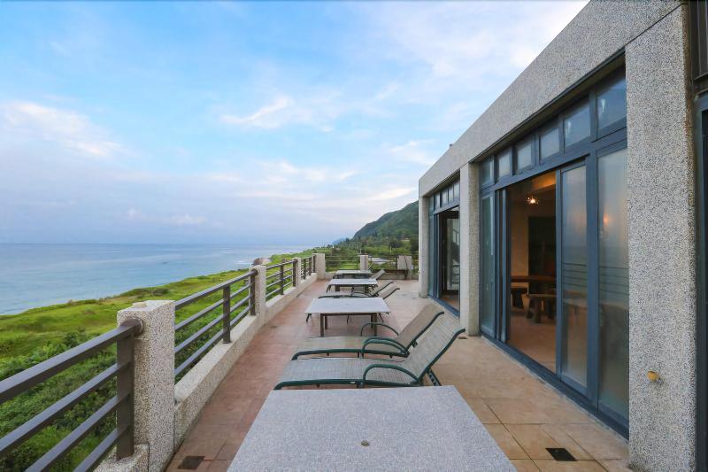 تختخواب و صبحانه Spray House