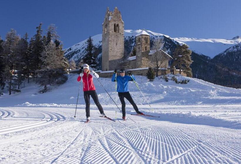 Hotel Hostel By Randolins