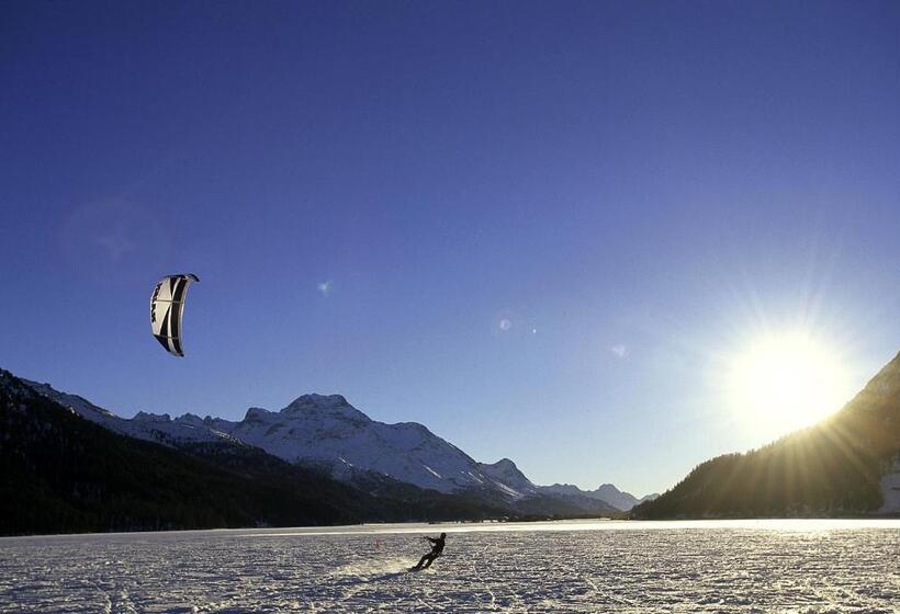 Hotel Hostel By Randolins