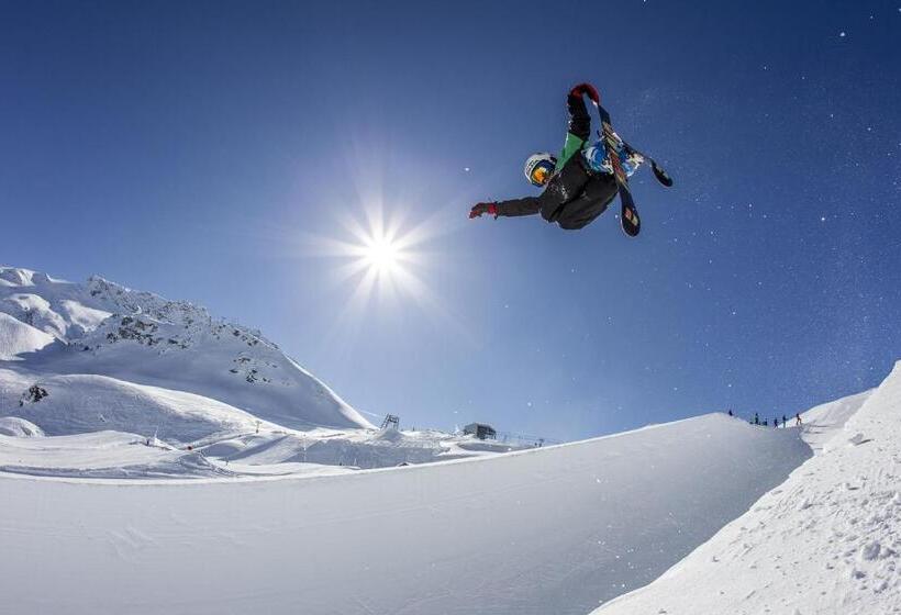 Hotel Hostel By Randolins