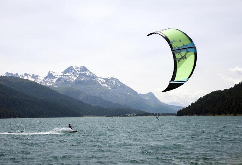 Hotel Hostel By Randolins