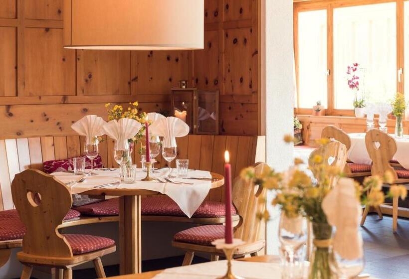 Hotel Hostel By Randolins