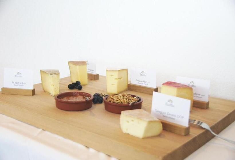 Hotel Hostel By Randolins