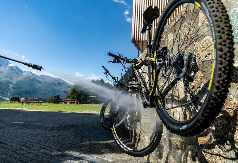 Hotel Hostel By Randolins