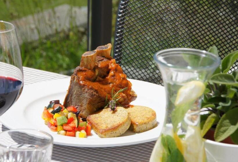 Hotel Hostel By Randolins