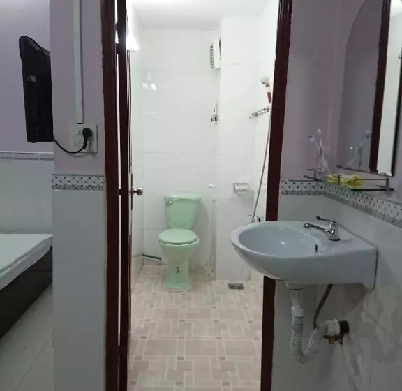 هتل Hostel Garnet