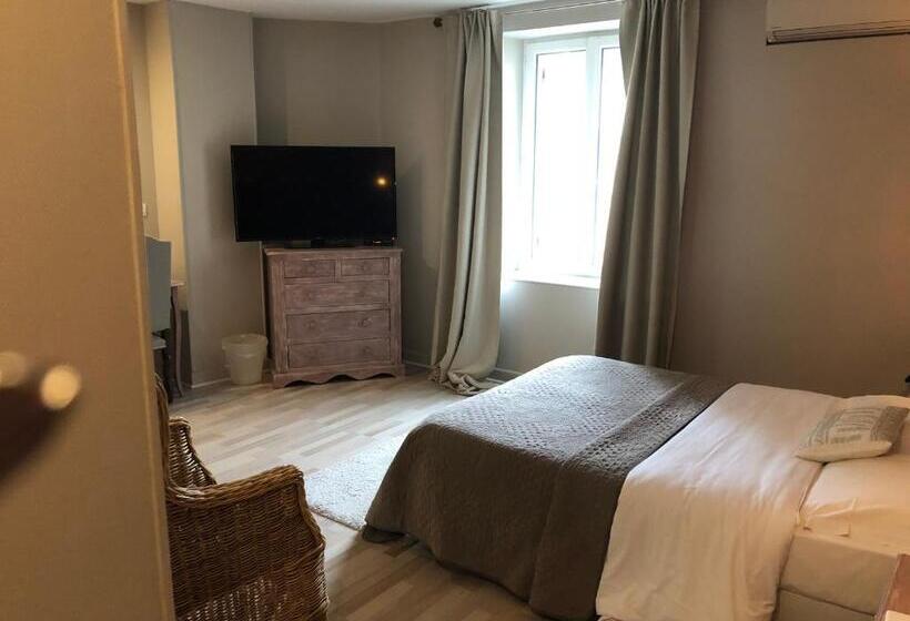 בית מלון כפרי Le Chene Pendragon