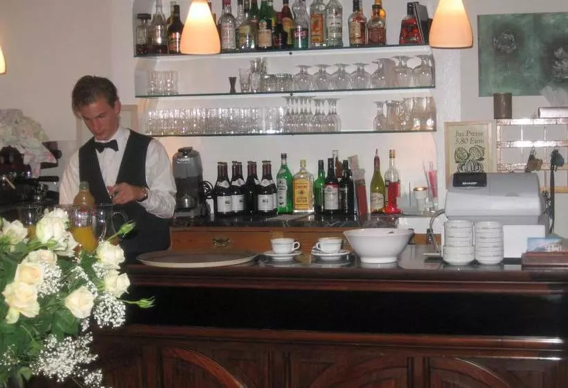 ホテル Hôtel Restaurant Les Deux Frères