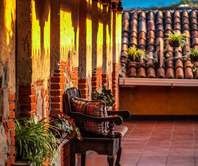 هتل Naif Boutique