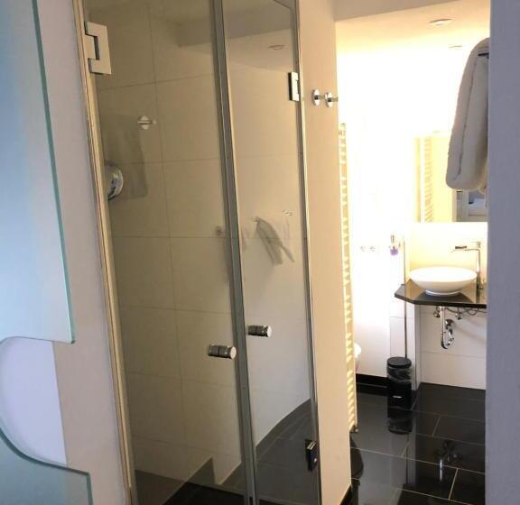 هتل Schmales Haus