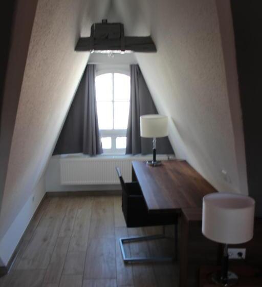 هتل Schmales Haus