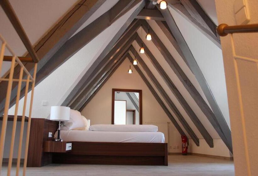 هتل Schmales Haus