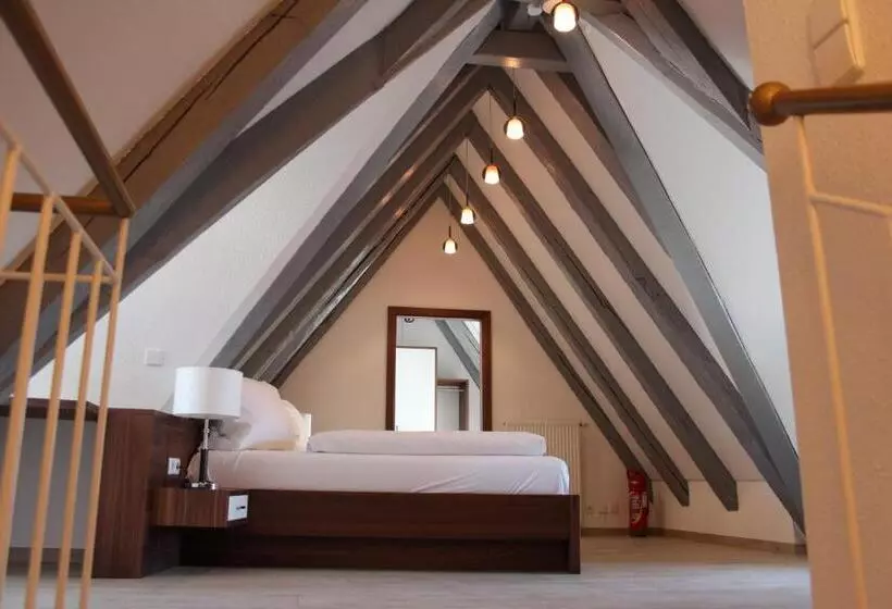 ホテル Schmales Haus