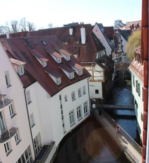 هتل Schmales Haus