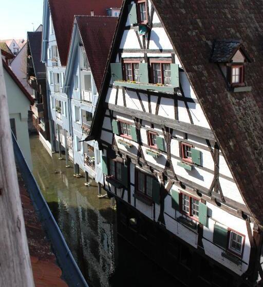 هتل Schmales Haus