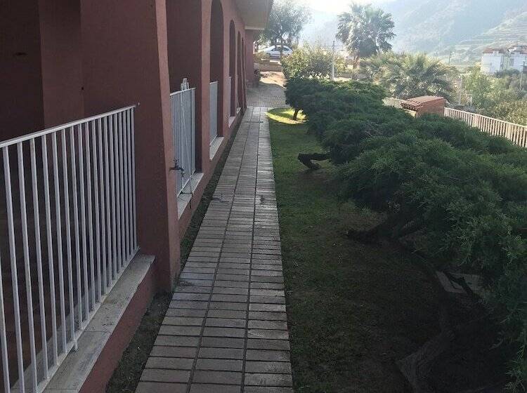 Отель Baia Dell'est