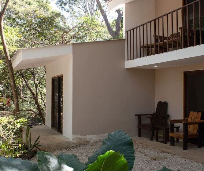 Szálloda Dreamsea Surf Camp