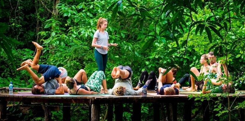 Szálloda Dreamsea Surf Camp