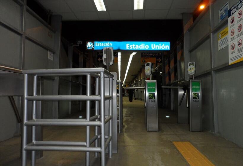 فندق Hostal Jovita