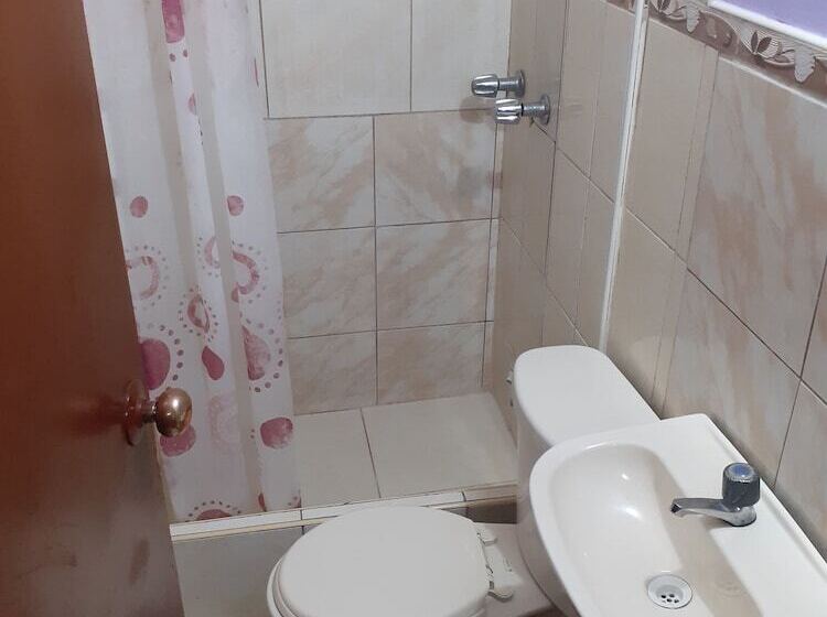 فندق Hostal Jovita