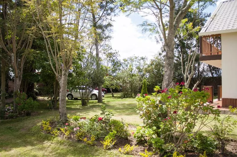 هتل Hosteria Airport Garden