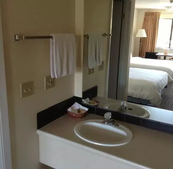 هتل Japan House Suites