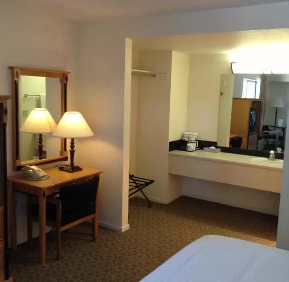 هتل Japan House Suites